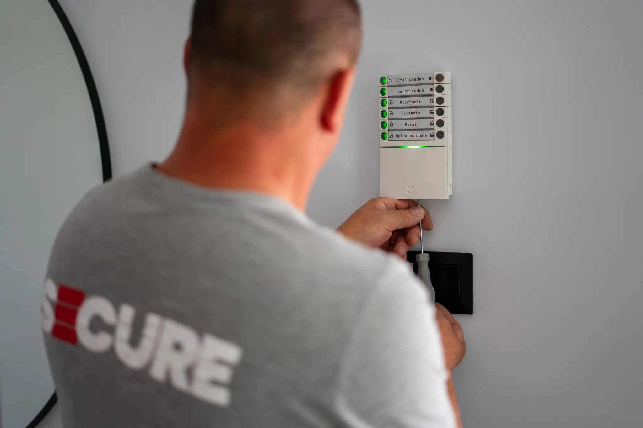 Technik SECURE pri nastavení alarmového systému